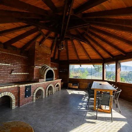 First Hill Chalet *